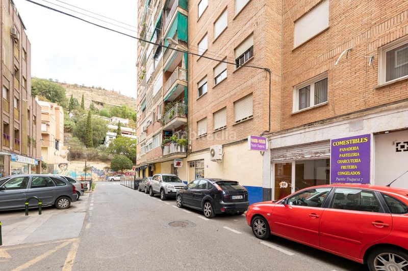 Foto 86dfcdec-6a69-43be-891b-ee76ec870cb6. Local comercial en paseo del charcón 50 se vende excelente local en el charcón_granada en Gabias (Las)