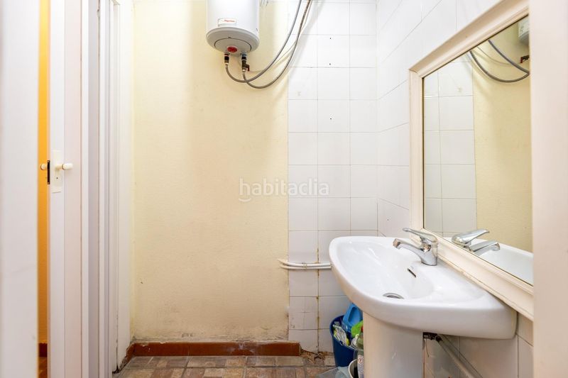 Foto b818ff78-4907-43df-8ad6-671766810916. Local comercial en paseo del charcón 50 se vende excelente local en el charcón_granada en Gabias (Las)