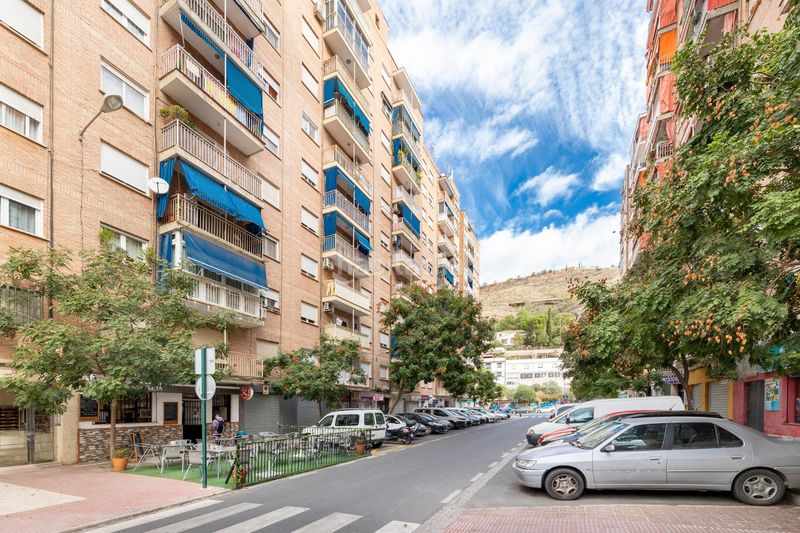 Foto cd0b4883-7c16-4c5d-ab80-df92bbb706ae. Local comercial en paseo del charcón 50 se vende excelente local en el charcón_granada en Gabias (Las)