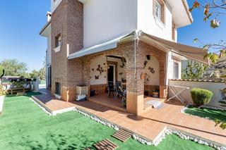 Chalet  Calle portugal 90. Se vende chalet con piscina y jardin en los rebites_huetor vega