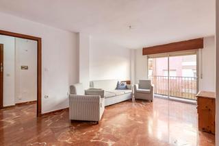 Piso  Calle mulhacén 7. Se vende estupendo piso a reformar incluso garaje en zona alhama