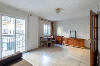 Piso en Calle molinos 8. Se vende piso para reformar en realejo_granada