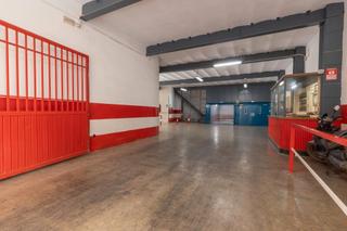 Aparcament cotxe a Calle cetti meriem 54. Se vende plaza de aparcamiento en gran via_centro granada