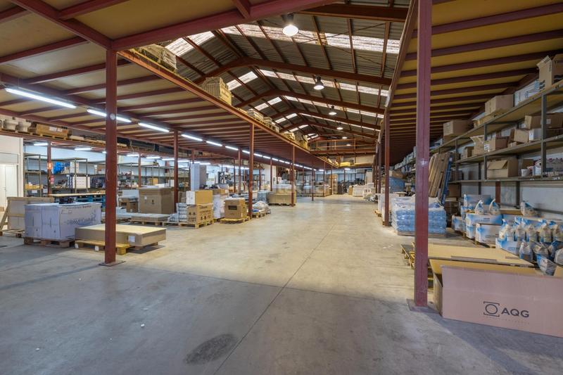 Foto 09f3d213-d2bf-4fd4-8e16-00c57408a238. Nau industrial a carretera granada málaga 0 a Santa Fe