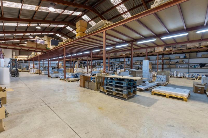 Foto 8641e72e-6f84-4fcf-b935-86557098c5ab. Nau industrial a carretera granada málaga 0 a Santa Fe