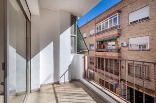 Appartement  Calle el guerra 34. Se vende luminoso piso a reformar con ascensor y terraza en gran