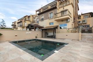 Casa bifamiliare  Calle casa suiza 8. Se vende exclusiva casa pareada con vistas panorámicas inigualab