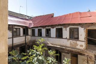 Edifici a Calle cauchiles de san miguel 7. Se vende edificio histórico a reformar junto a plaza larga, en e