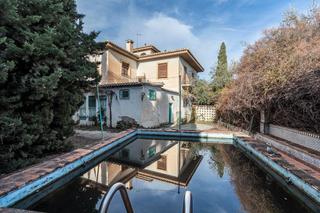 Masia a Calle cajar 18. Se vende casa con terreno con la piscina y una gran terraza en m
