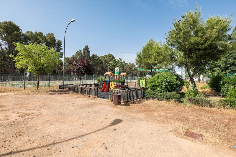 Foto e17bf010-90a4-4067-8f14-ee24851ef7d3. Residential plot in avenida madrid 56 in Atarfe