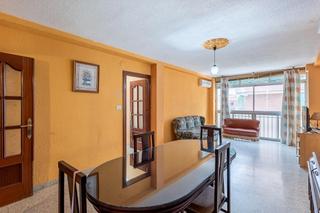 Pis  Calle bernarda alba 25. Se vende piso de 3 habitaciones a reformar en el zaidin_granada