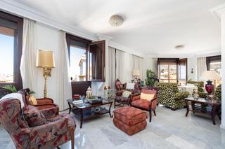 Pis  Calle escudo del carmen 2. Se vende exclusivo piso en plaza del carmen_granada centro en fr