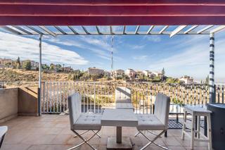 Casa  Calle cosmos 38. Se vende amplia y luminosa casa con piscina en colinas bermejas_