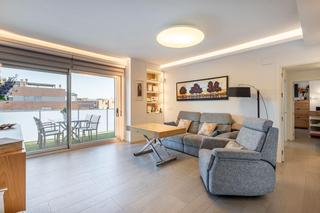 Attique  Calle baladies 13. Se vende espectacular atico reformado con piscina comunitaria en