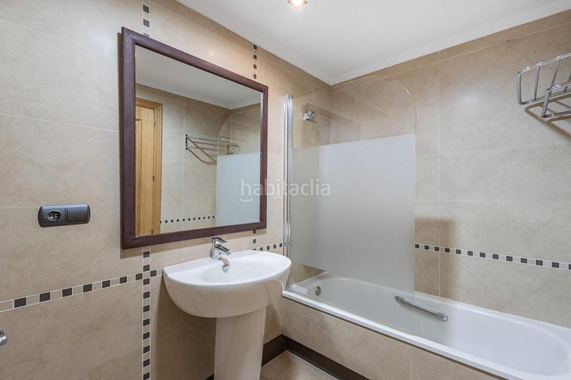 Foto 0b8fcd14-494a-407e-b0a8-70a25ff08434. Appartamento in calle periodista rafael gago palomo 35 in Granada