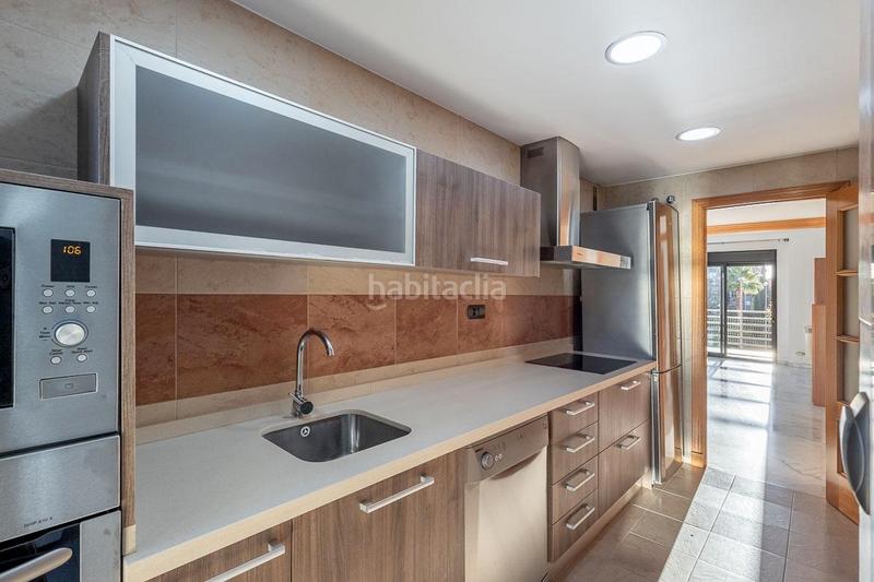 Foto 6d9a5f42-fd4a-4bd3-a93c-302c6360c35e. Appartamento in calle periodista rafael gago palomo 35 in Granada