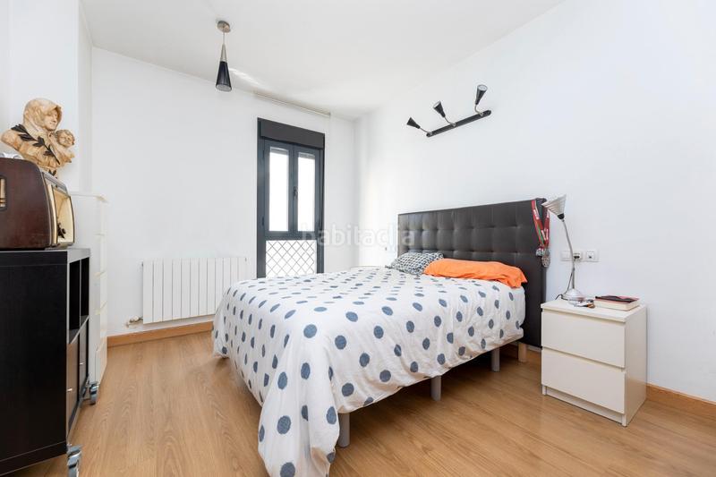 Foto 44c4e35d-f6d1-4309-b8c7-3cb8e852d291. Pis a calle santa adela 23 a Barrio de Zaidín Granada