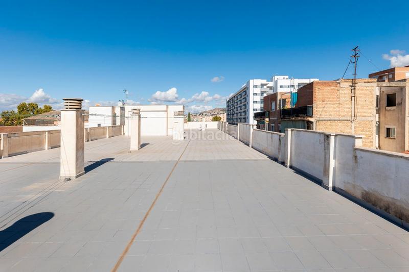 Foto 5ac2654d-7d30-4fe2-b72d-e1b3b3855df0. Pis a calle santa adela 23 a Barrio de Zaidín Granada