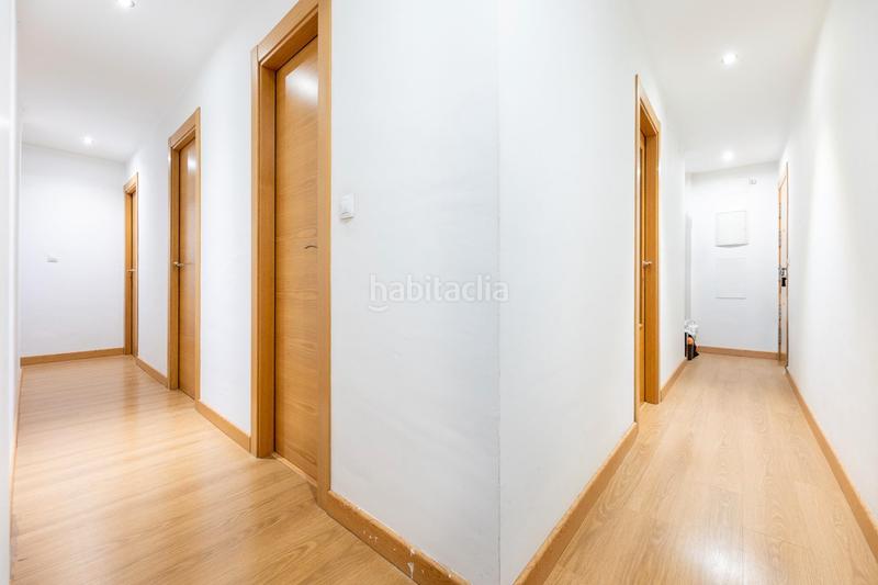 Foto b50993d9-6f22-4989-bbfc-2ce1c6d6f2c8. Pis a calle santa adela 23 a Barrio de Zaidín Granada