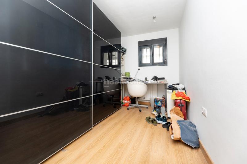 Foto e23e7ae1-10ff-4968-a968-b00fdc9e09d1. Pis a calle santa adela 23 a Barrio de Zaidín Granada