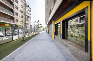 Locale commerciale in Arabial 6