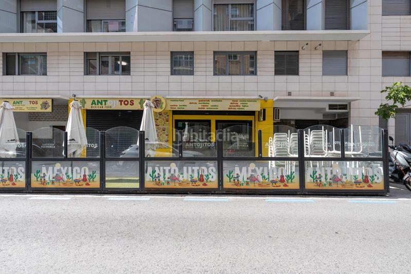 Foto 2519be51-e3cb-4570-bc94-f3b28ac5fadc. Local comercial en arabial 6 se vende local comercial totalmente instalado con terazza montada en zona arabila_ centro en Granada