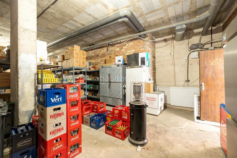 Foto 2e1d9a22-9d66-4253-8732-48eada3beb04. Local comercial en arabial 6 se vende local comercial totalmente instalado con terazza montada en zona arabila_ centro en Granada