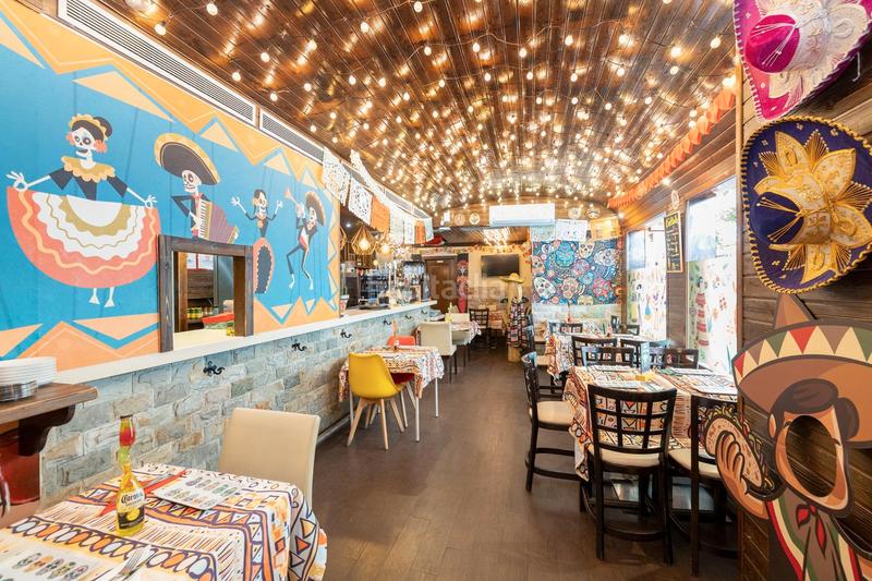 Foto 42f8ac27-754a-4dc1-ab3d-c4c529e9b789. Local comercial en arabial 6 se vende local comercial totalmente instalado con terazza montada en zona arabila_ centro en Granada