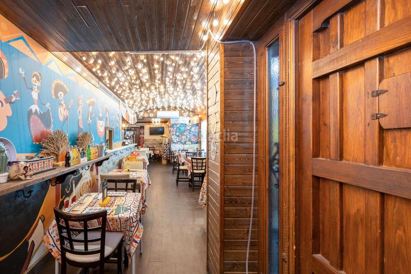 Foto 47e84974-9a92-437f-b26e-2acbbcc6621b. Local comercial en arabial 6 se vende local comercial totalmente instalado con terazza montada en zona arabila_ centro en Granada