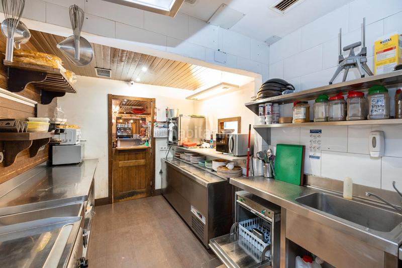 Foto 7617a803-fb13-402f-8a29-2665641fc4ed. Local comercial en arabial 6 se vende local comercial totalmente instalado con terazza montada en zona arabila_ centro en Granada