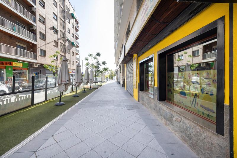 Foto aad4e8b6-ac68-4cac-8e15-1a835041761d. Local comercial en arabial 6 se vende local comercial totalmente instalado con terazza montada en zona arabila_ centro en Granada