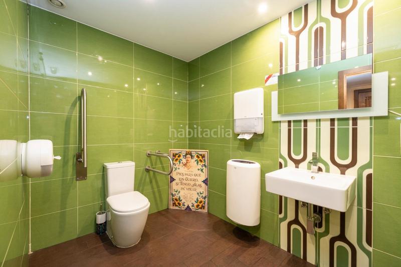 Foto bcbd60b2-4194-4da6-9148-f114bd39bb65. Local comercial en arabial 6 se vende local comercial totalmente instalado con terazza montada en zona arabila_ centro en Granada