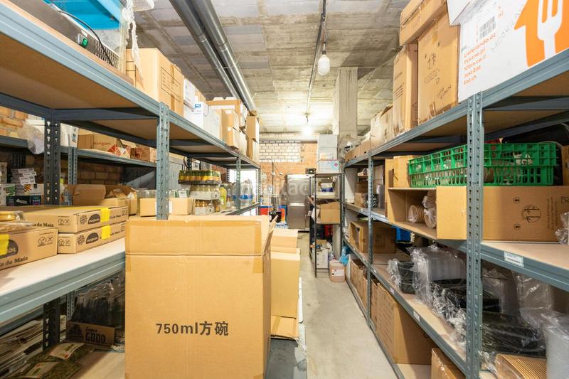 Foto ccd0b736-a1d5-4bdb-a349-c0699b132c35. Local comercial en arabial 6 se vende local comercial totalmente instalado con terazza montada en zona arabila_ centro en Granada