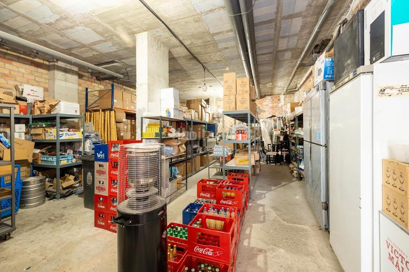 Foto fd0a4969-c41c-46b3-935e-bf77ee0e6935. Local comercial en arabial 6 se vende local comercial totalmente instalado con terazza montada en zona arabila_ centro en Granada