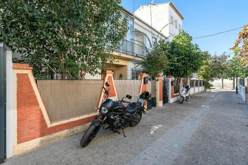 Foto d7e7a19c-220b-4f33-8428-41bd17aa659f. Casa a schiera in calle dorotea 22 in Cervantes Granada