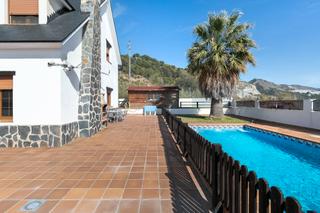 Xalet  Calle las piedras 1. Se vende maravillosa chalet con piscina propia y jardin y garaje