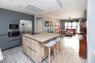 Appartamento  Calle pintor velázquez 45. Se vende espectacular piso con garaje en gran capitan_granada