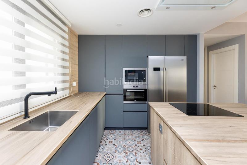 Foto b72261e1-3a99-4772-a35b-7590bf8246e3. Pis a calle pintor velázquez 45 a Camino de Ronda Granada