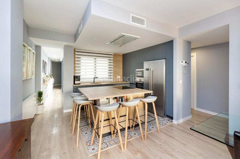 Foto f33c1e9f-abf8-4ef2-9fd6-9d94d8cc258c. Pis a calle pintor velázquez 45 a Camino de Ronda Granada