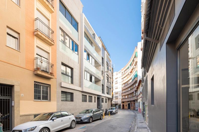 Foto f5c6f737-5713-4774-a7c1-a8c9c2943c2f. Pis a calle pintor velázquez 45 a Camino de Ronda Granada