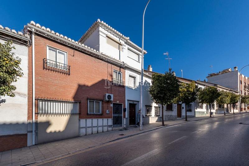 Foto 88801bce-b9a1-437f-86df-7a4eac76f9aa. Casa adossada a calle cardenal parrado 57 a San Francisco Javier Granada