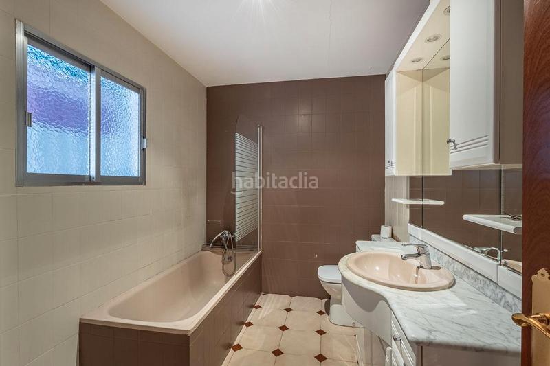 Foto fc939371-864d-467f-a840-904baa1e349c. Casa adossada a calle cardenal parrado 57 a San Francisco Javier Granada