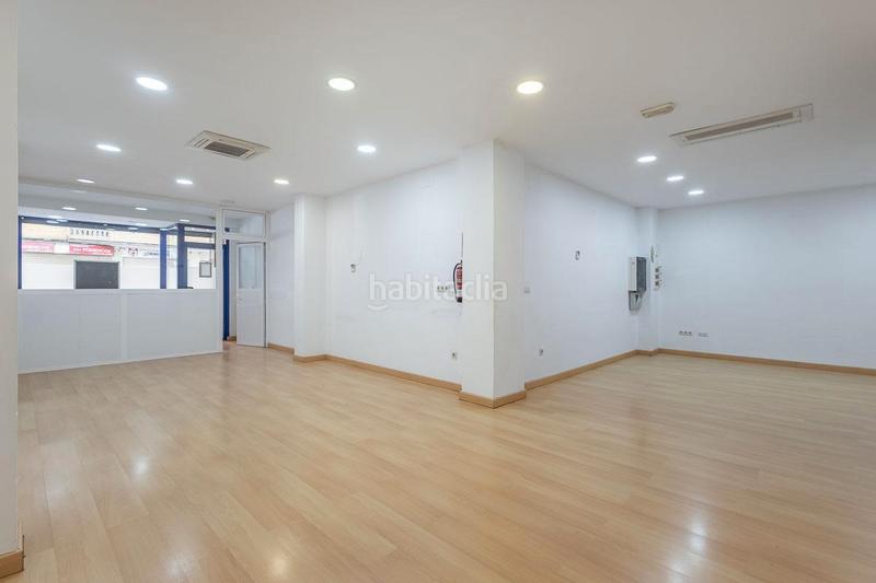 Foto 5777c1dd-e53f-4e40-82fd-95856851bf54. Local commercial dans calle reina mora 2 dans Barrio de Zaidín Granada