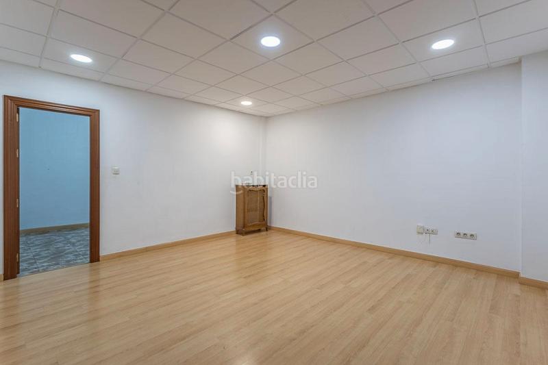 Foto 779ac50a-d037-46c6-a18f-d339d312677f. Local commercial dans calle reina mora 2 dans Barrio de Zaidín Granada