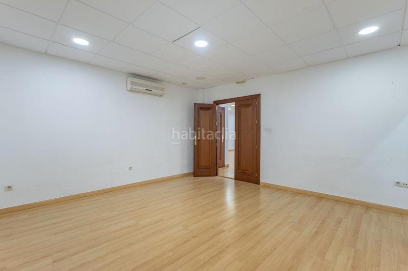 Foto 844294cb-640a-4fa0-9ed0-2c73ddca0c2e. Local commercial dans calle reina mora 2 dans Barrio de Zaidín Granada