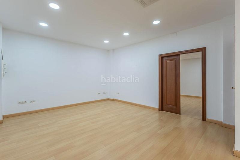 Foto ad6ebafa-462d-4300-a823-39ffeee4f0e9. Local commercial dans calle reina mora 2 dans Barrio de Zaidín Granada