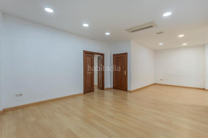 Foto c4e32a6f-edf4-46f4-8169-ad5d2cfac6d9. Local commercial dans calle reina mora 2 dans Barrio de Zaidín Granada