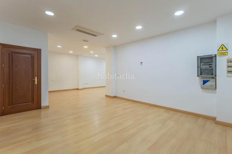 Foto e479a23f-d5af-44be-a1d0-6ae0e811b782. Local commercial dans calle reina mora 2 dans Barrio de Zaidín Granada