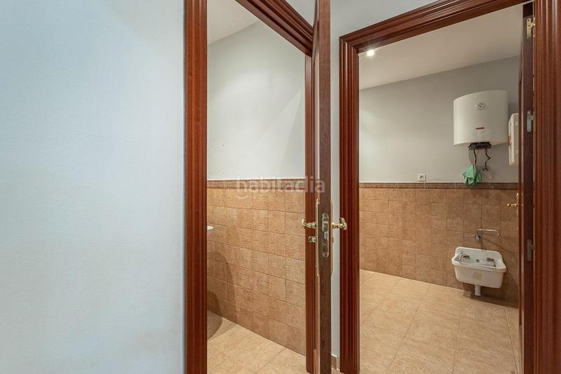 Foto f0db0677-1e82-4264-9743-3052f8e7bd5e. Local commercial dans calle reina mora 2 dans Barrio de Zaidín Granada