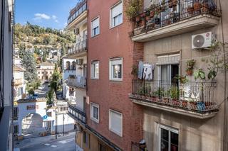 Pis  Calle molinos 18. Se vende luminoso piso entrar a vivir y con ascensor en realejo_